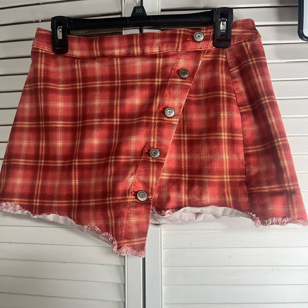 SO Plaid stretch skort, 13/31w Fall colors! 

Very cute